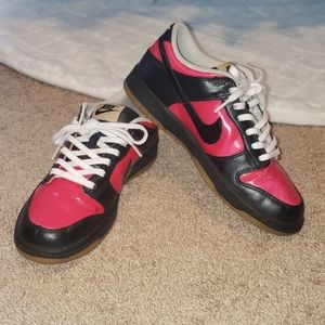 2007 Nike Dunk Low Cerise Black Gum Size 8